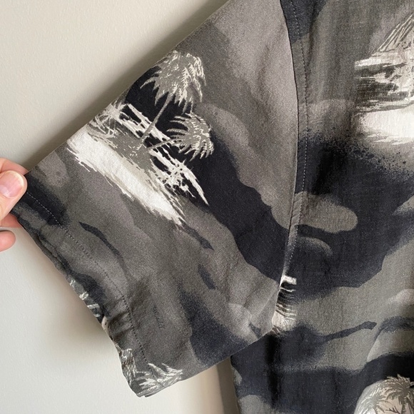 EXP Short Sleeve Tropical Island Men's Gray Button Up‎ Shirt Size Medium - Picture 3 of 9